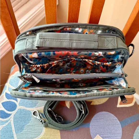 Lug Scoop 2 crossbody in Olive with Wildflower Olive print (NWOT) - Picture 4 of 5